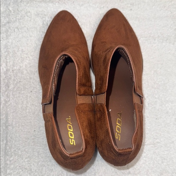 Soda Women's Rich Brown Ankle Booties - Picture 3 of 7